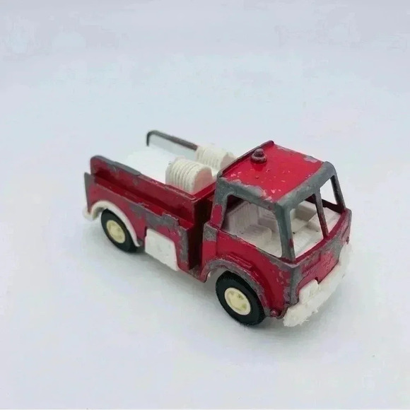 Vintage Tootsietoy Die-Cast Fire Rescue Truck Toy - Picture 3 of 5